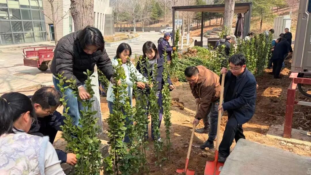 匠心筑美校园”主题党日活动